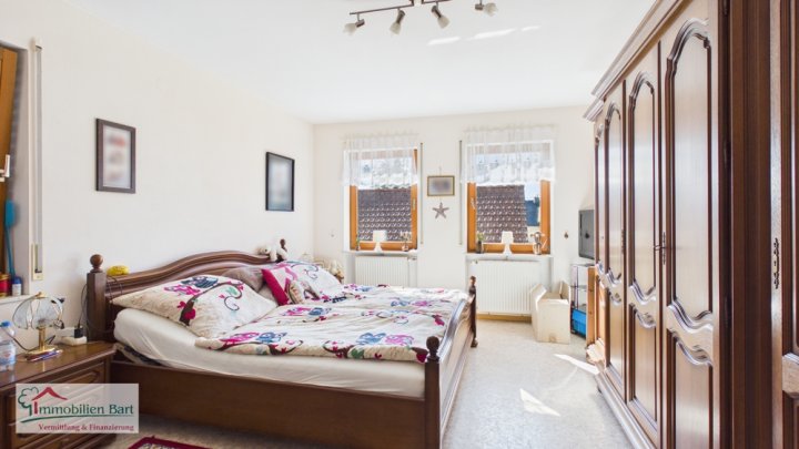 ORSCHOLZ: WOHNHAUS MIT 4 SCHLAFZ., GR. GARAGE, GARTEN IN TOP WOHNLAGE!