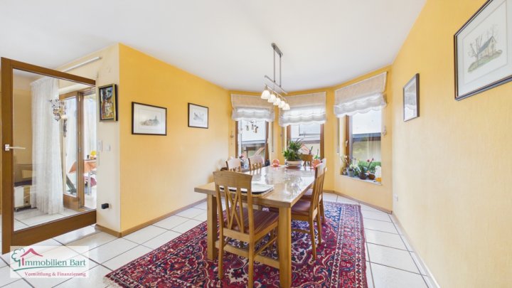 ORSCHOLZ: WOHNHAUS MIT 4 SCHLAFZ., GR. GARAGE, GARTEN IN TOP WOHNLAGE!