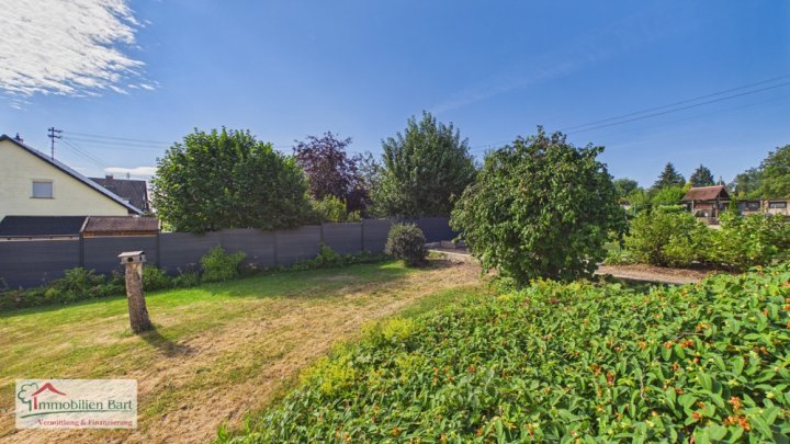 ORSCHOLZ: WOHNHAUS MIT 4 SCHLAFZ., GR. GARAGE, GARTEN IN TOP WOHNLAGE!