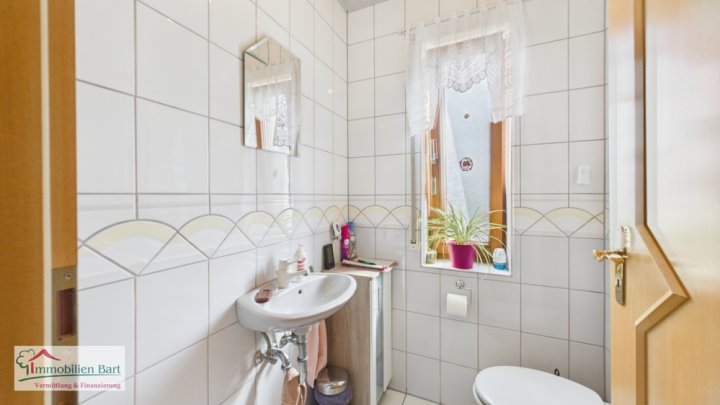 ORSCHOLZ: WOHNHAUS MIT 4 SCHLAFZ., GR. GARAGE, GARTEN IN TOP WOHNLAGE!