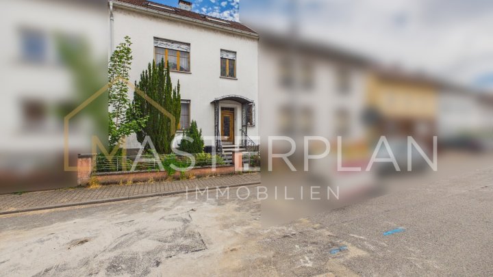 Sanierungsbedürftiges Einfamilienhaus in Roden