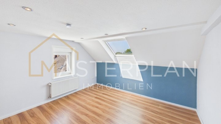 Einzugsbereites EFH mit Doppelgarage und Garten