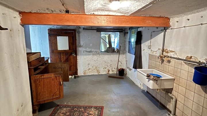 Großzügiges Einfamilienhaus mit Garage und kleinem Garten