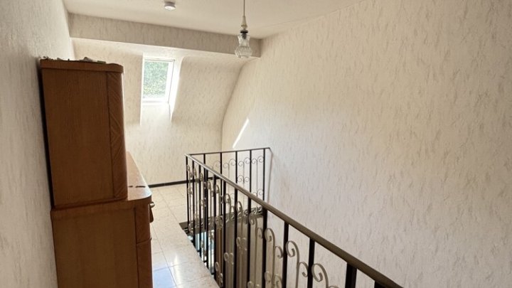 Großzügiges Einfamilienhaus mit Garage und kleinem Garten