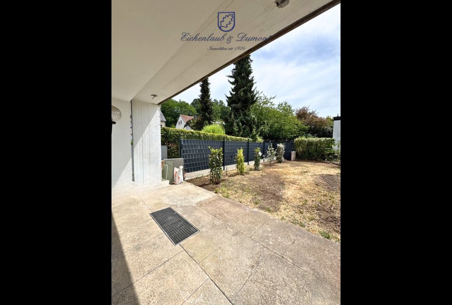 Überdachte Terrasse + Garten