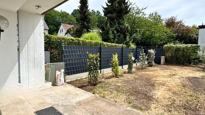 Sonnenverwöhnte renovierte 4-ZKB EG-Wohnung mit Terrasse, Garten und Garage