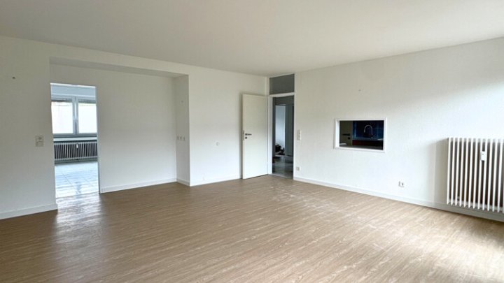 Sonnenverwöhnte renovierte 4-ZKB EG-Wohnung mit Terrasse, Garten und Garage