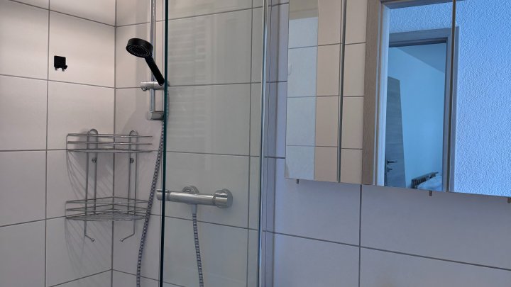 Freistehendes Zweifamilienhaus mit großem Grundstück - ideal für Tierliebhaber