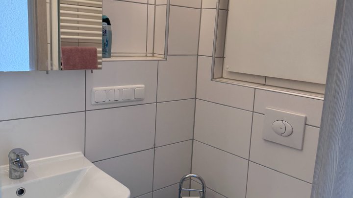 Freistehendes Zweifamilienhaus mit großem Grundstück - ideal für Tierliebhaber