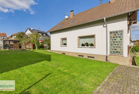 Seitenansicht mit Garten