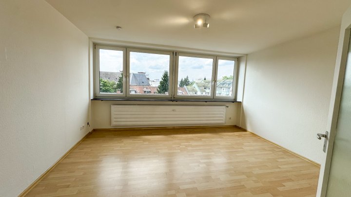 Schönes 1. Zimmer Apartment SB Innenstadt mit großzügiger Belichtung/Aufzug