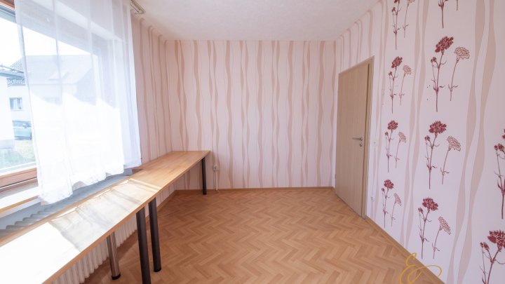 Familienglück auf einer Ebene | Freistehender Bungalow mit großem Garten