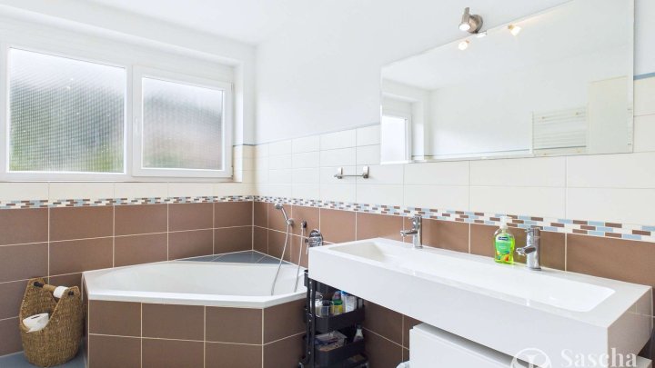 Bezugsfrei ab August - Hochwertiges Familiendomizil mit Kamin, Garten und moderner Energietechnik