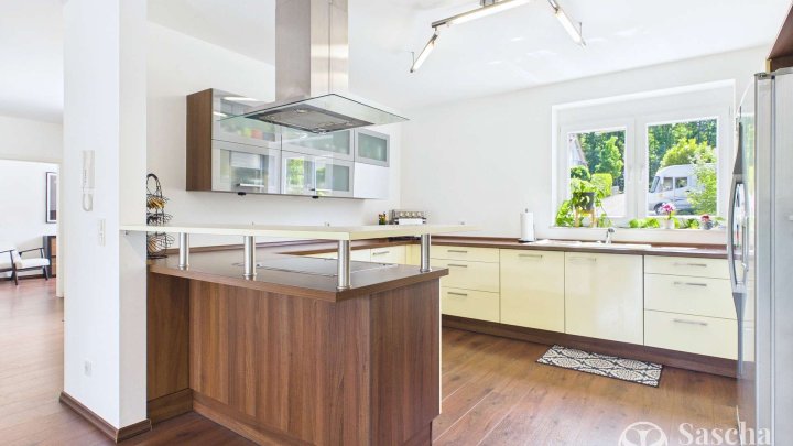 Bezugsfrei ab August - Hochwertiges Familiendomizil mit Kamin, Garten und moderner Energietechnik