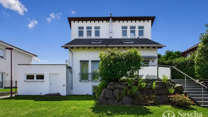 Bezugsfrei ab August - Hochwertiges Familiendomizil mit Kamin, Garten und moderner Energietechnik