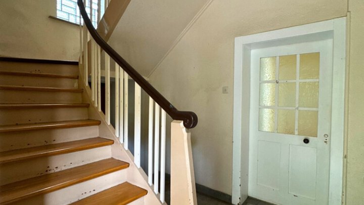 2-3 Familienhaus mit Einfahrt und Garagen in guter Lage von Fechingen