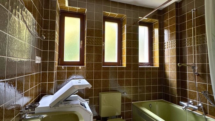 2-3 Familienhaus mit Einfahrt und Garagen in guter Lage von Fechingen