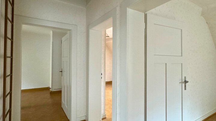 2-3 Familienhaus mit Einfahrt und Garagen in guter Lage von Fechingen