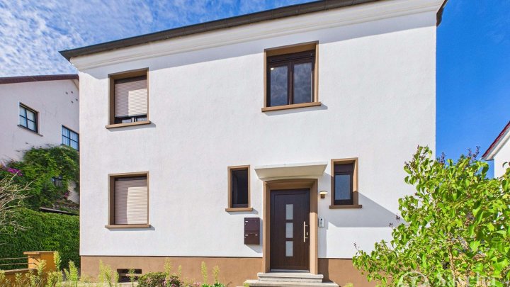 Sofort verfügbar - Sanierte 2-Zimmer-Wohnung im ruhigen Zweifamilienhaus in St. Ingbert-Mitte