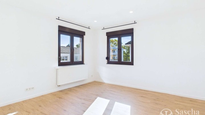 Sofort verfügbar - Sanierte 2-Zimmer-Wohnung im ruhigen Zweifamilienhaus in St. Ingbert-Mitte