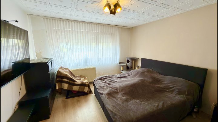 FREIRAUM — Zweifamilienhaus mit zwei Einheiten und großem Garten in Beckingen