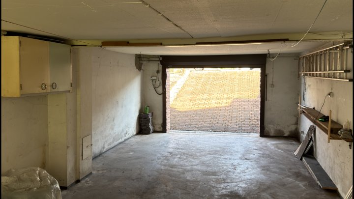 FREIRAUM — Zweifamilienhaus mit zwei Einheiten und großem Garten in Beckingen