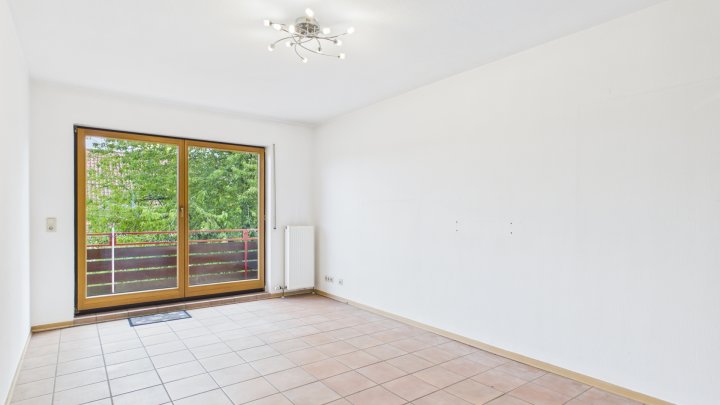 Großzügige Eigentumswohnung mit Balkon, Gartenmitbenutzung und zwei Stellplätzen in Püttlingen
