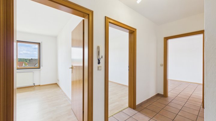 Großzügige Eigentumswohnung mit Balkon, Gartenmitbenutzung und zwei Stellplätzen in Püttlingen