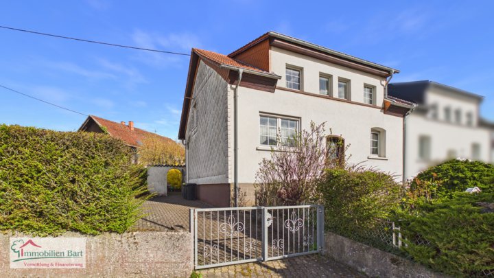 SOFORT VERFÜGBAR:

WOHNHAUS IN ORSCHOLZ MIT 3 SCHLAFZIMMERN UND WINTERGARTEN SOWIE GARTEN