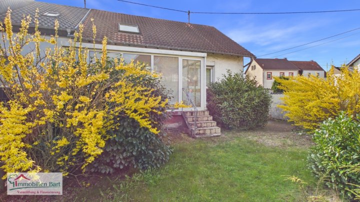 SOFORT VERFÜGBAR:

WOHNHAUS IN ORSCHOLZ MIT 3 SCHLAFZIMMERN UND WINTERGARTEN SOWIE GARTEN