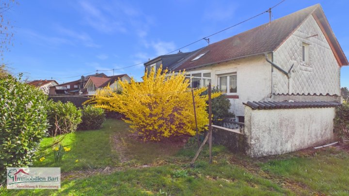 SOFORT VERFÜGBAR:

WOHNHAUS IN ORSCHOLZ MIT 3 SCHLAFZIMMERN UND WINTERGARTEN SOWIE GARTEN