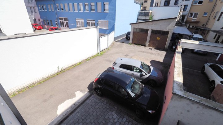 IM STADTZENTRUM - 2-ZKB Wohnung im 1.OG mit Balkon/Fahrstuhl/Einbauküche in ZW