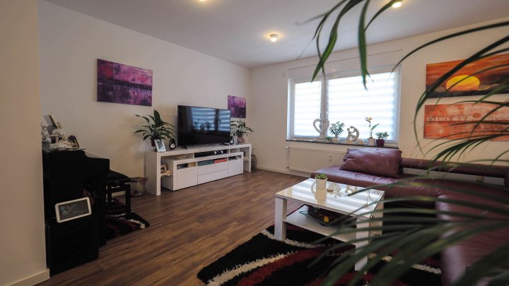 IM STADTZENTRUM - 2-ZKB Wohnung im 1.OG mit Balkon/Fahrstuhl/Einbauküche in ZW