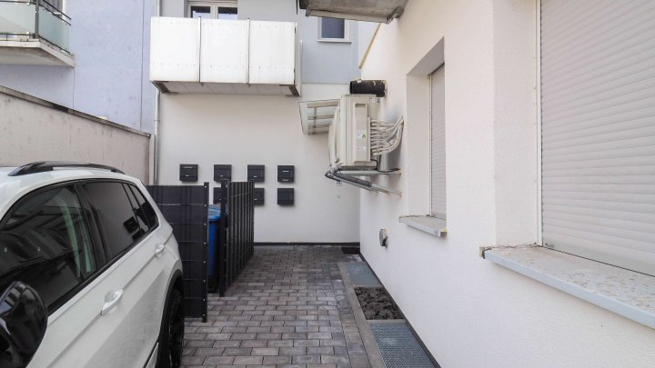 IM STADTZENTRUM - 2-ZKB Wohnung im 1.OG mit Balkon/Fahrstuhl/Einbauküche in ZW