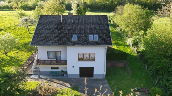 MERZIG: HAUS MIT EIN BIS ZWEI WOHNUNGEN / IDYLLISCH AM BACHLAUF / MIT CA. 33 AR GRUNDSTÜCK