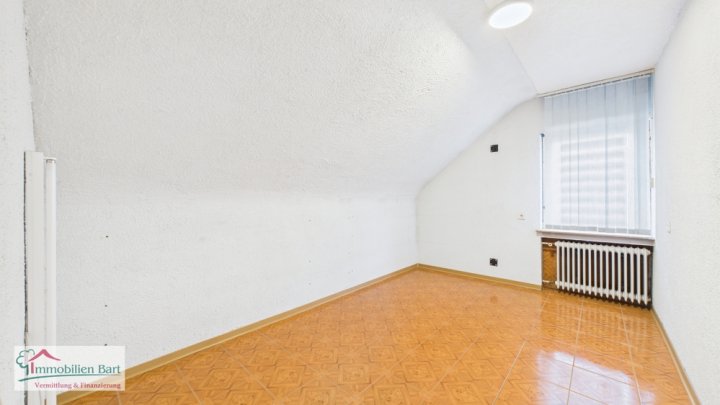 180 M² WOHNFLÄCHE + WEITERE ZIMMER IM UG! WOHNHAUS MIT GARTEN + GARAGE
