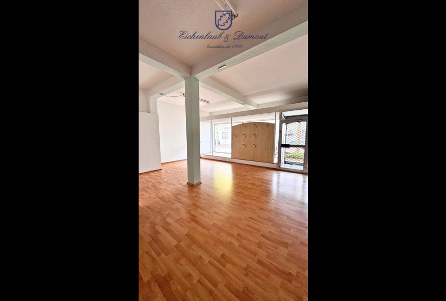Verkaufsfläche mit Schaufenster EG