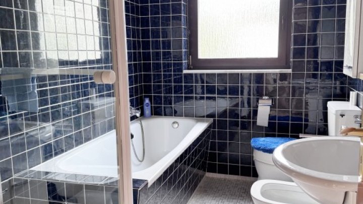 1-2 Fam. Haus  mit kl. Terrasse, Balkon & Garage in Saarbrücken-Ensheim!