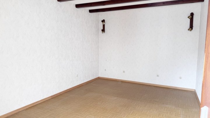 1-2 Fam. Haus  mit kl. Terrasse, Balkon & Garage in Saarbrücken-Ensheim!