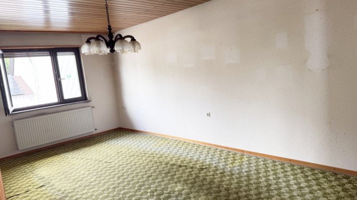 1-2 Fam. Haus  mit kl. Terrasse, Balkon & Garage in Saarbrücken-Ensheim!
