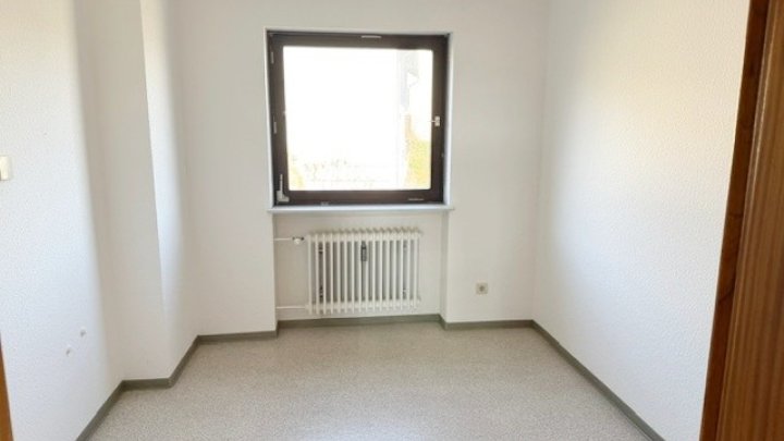 Freist. 1-2 FH mit Garten + Garage im idyllischen Mbt.