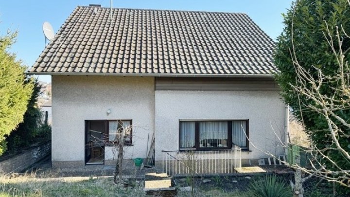 Freist. 1-2 FH mit Garten + Garage im idyllischen Mbt.