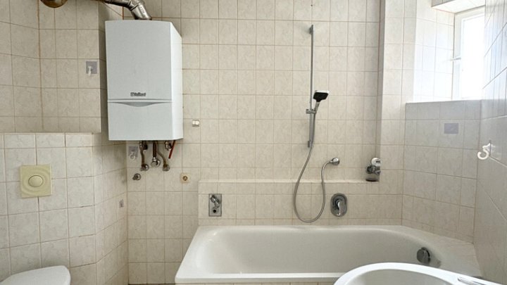 Helle renovierte 4-ZKB Wohnung mit Balkon in verkehrsgünstiger Lage