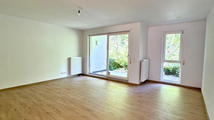 Erstbezug - Sanierte 2-ZKB Erdgeschosswohnung in zentraler Lage
