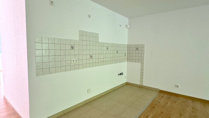Erstbezug - Sanierte 2-ZKB Erdgeschosswohnung in zentraler Lage