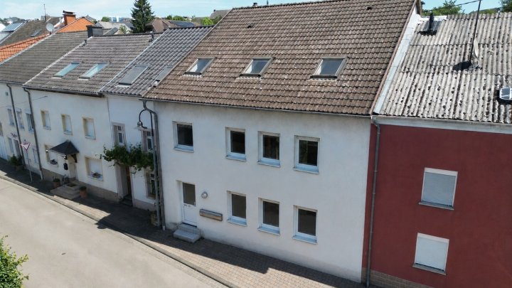 6% Rendite möglich: Mehrfamilienhaus mit drei Wohnungen in Wincheringen nahe Luxemburg
