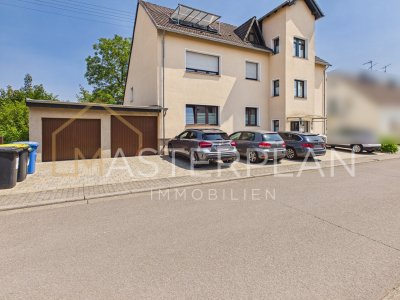 Front mit Garage
