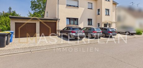 Front mit Garage