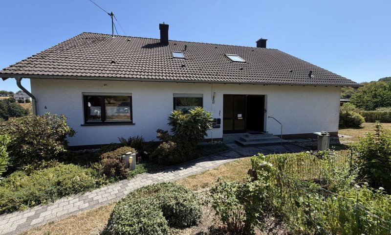 Viel Platz für Ihre Pläne: Wohnhaus mit 4-5 Wohneinheiten in ruhiger Lage von Berglicht