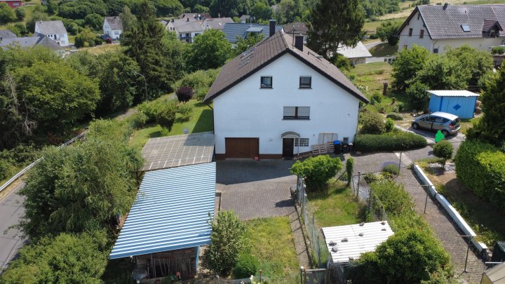 Viel Platz für Ihre Pläne: Wohnhaus mit 4-5 Wohneinheiten in ruhiger Lage von Berglicht
